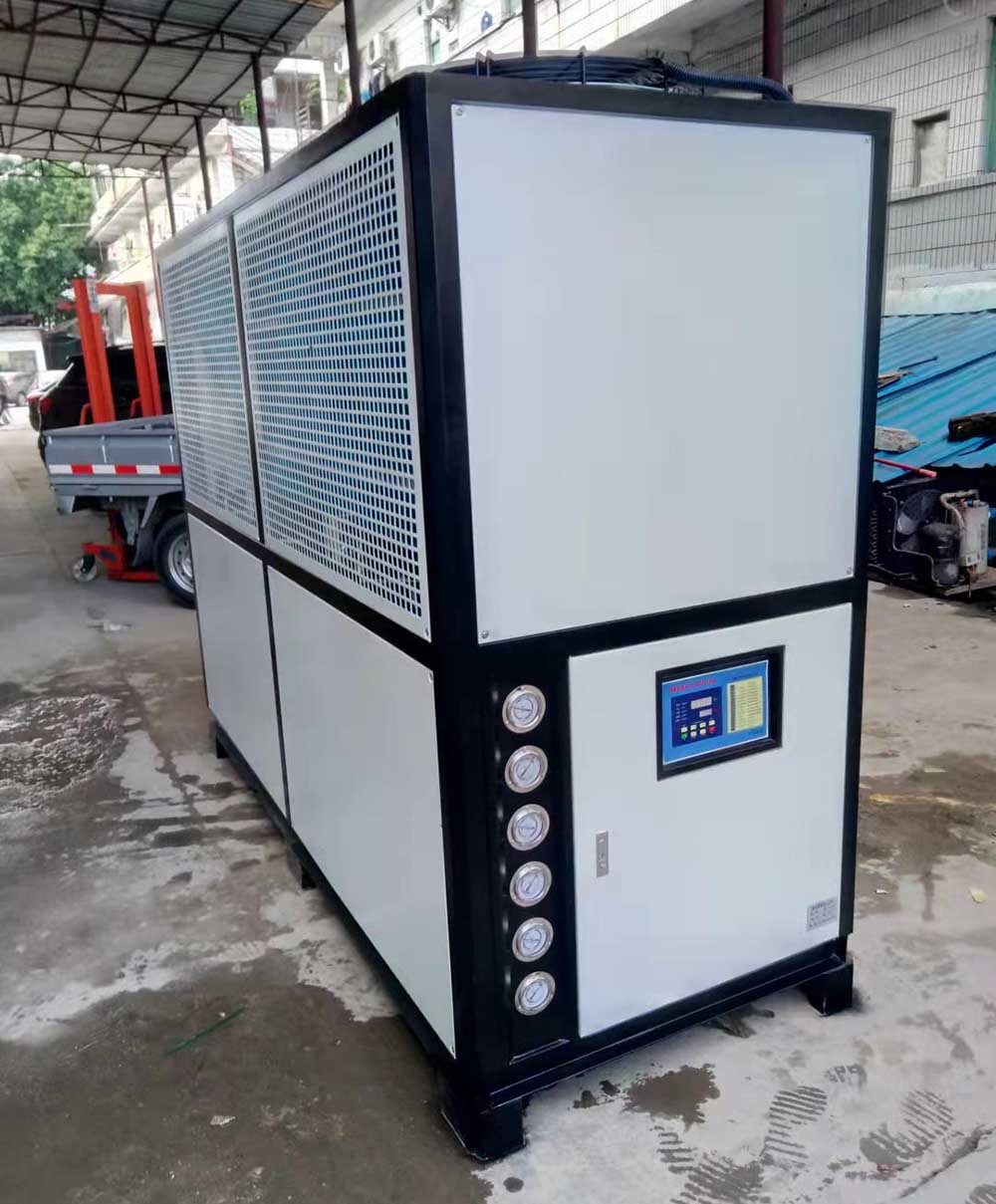Vzduchem chlazený chladič o výkonu 30 HP dodán včas