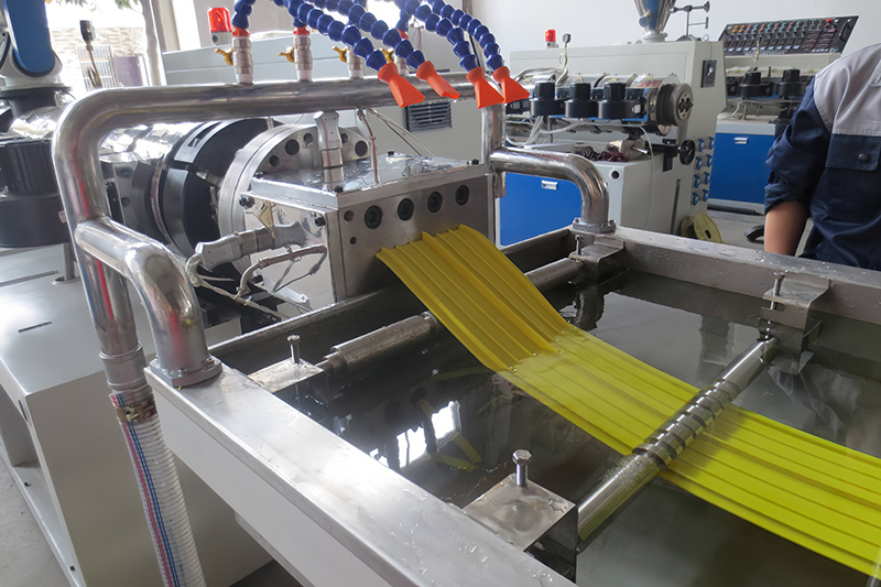Jakému výkonovému chladiči odpovídá extrudér 150 kg?
